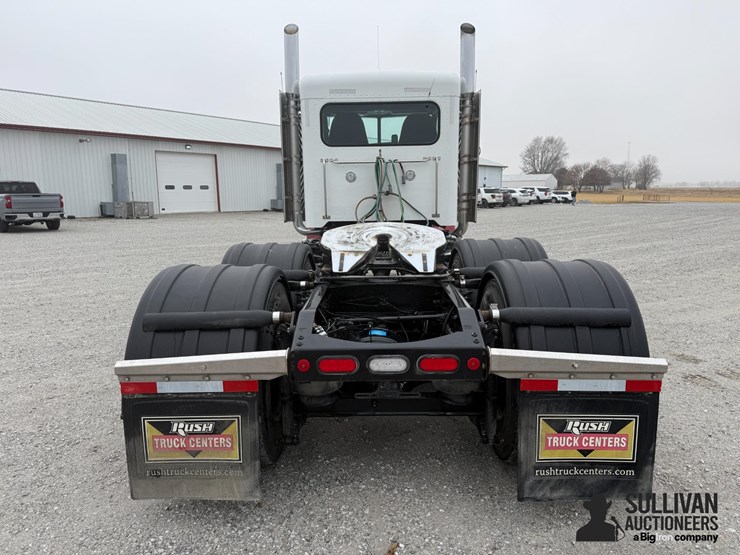 2024-peterbilt-389-image-6