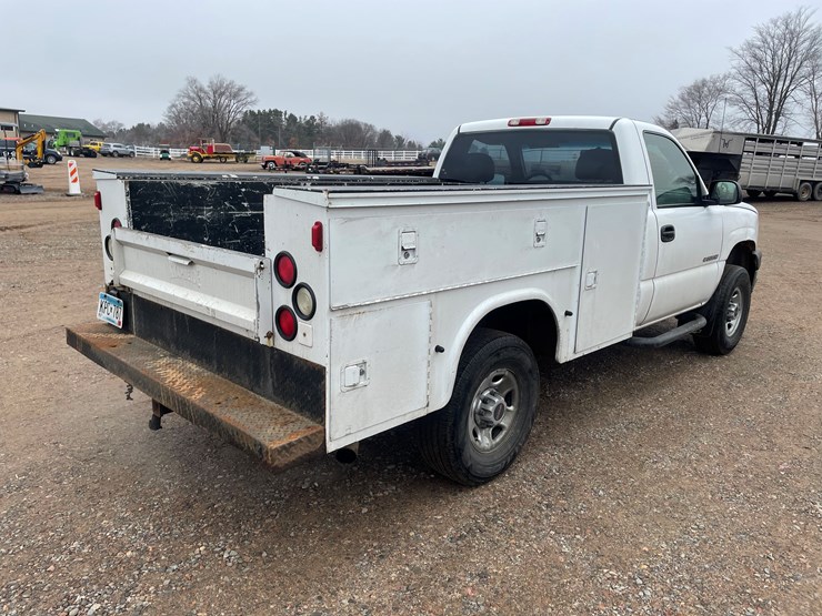 2003-chevrolet-silverado-2500hd-image-3