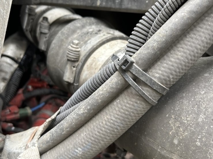 2014-peterbilt-320-image-47