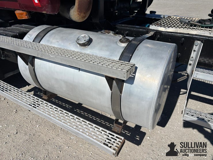 2001-mack-ch613-image-16