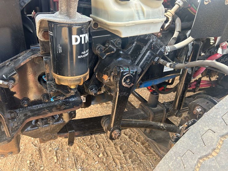 2016-freightliner-m2-106-image-50