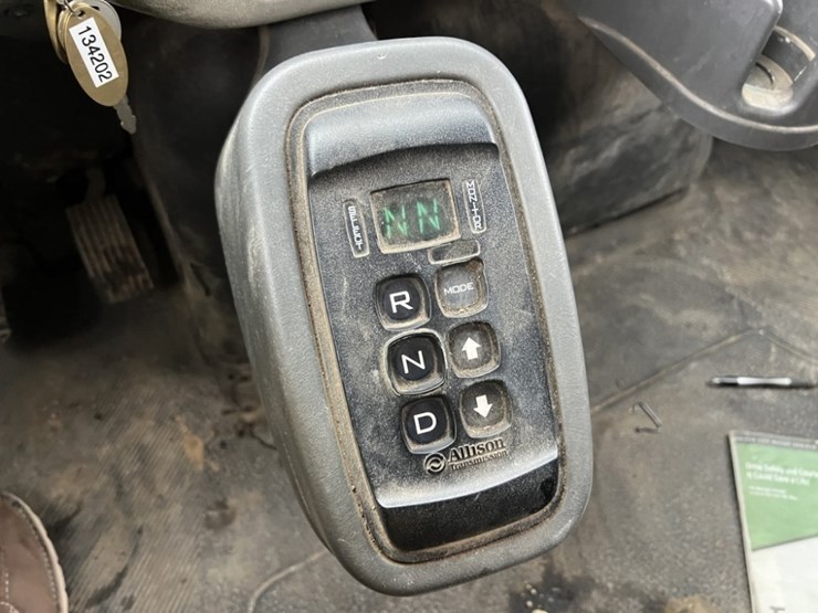 2013-international-7500-s/a-dump-truck-image-42