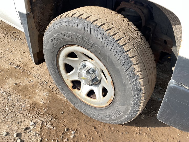 #1474-•-2014-chevy-silverado-pickup-truck-(has-mn-title)-image-13