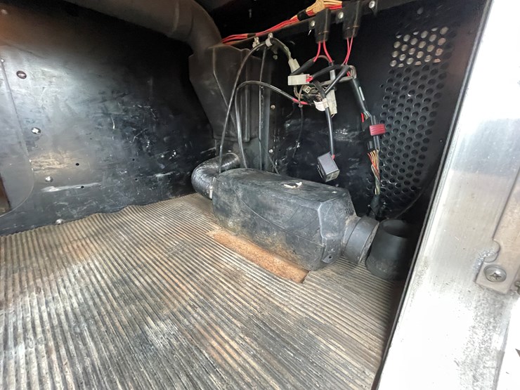 2012-kenworth-t660-image-32