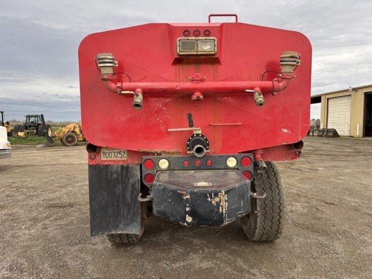 2001-peterbilt-357-image-4