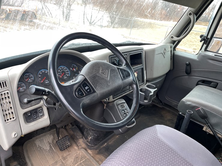 #1037-•-2009-international-navistar-fuel-truck-(has-mn-title)-image-61