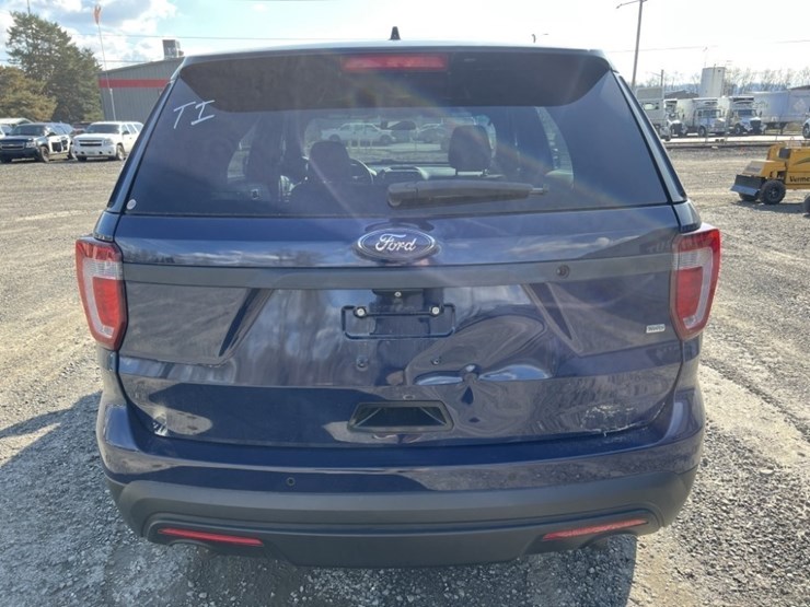 2016-ford-explorer-image-5