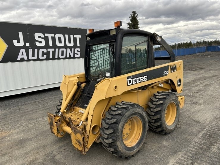 2005-john-deere-320-image-1