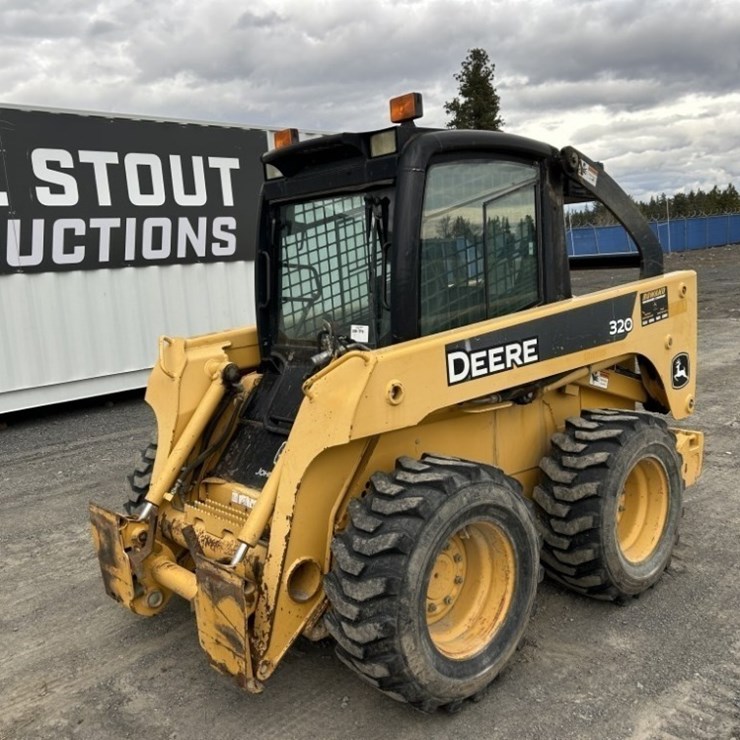 2005 JOHN DEERE 320