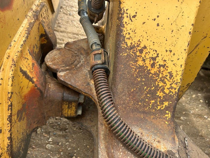 caterpillar-d4g-lgp-image-14