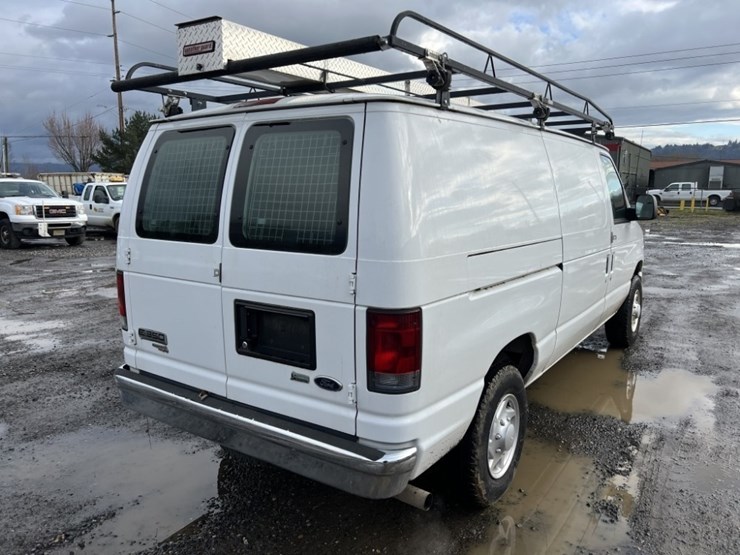 2012-ford-e350-image-4