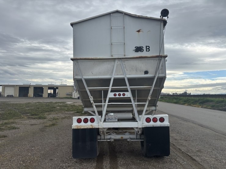 1974-titan-trailer-image-4