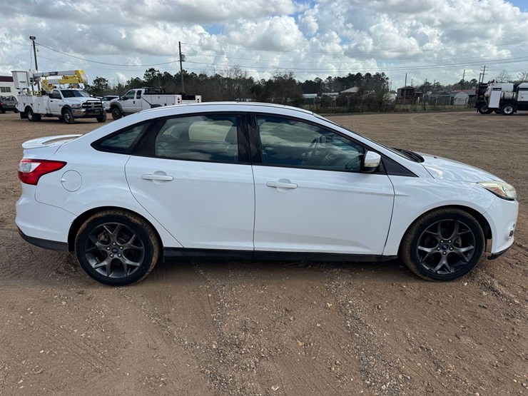 2013-ford-focus-se-4-door-sedan---108,467-miles-image-7