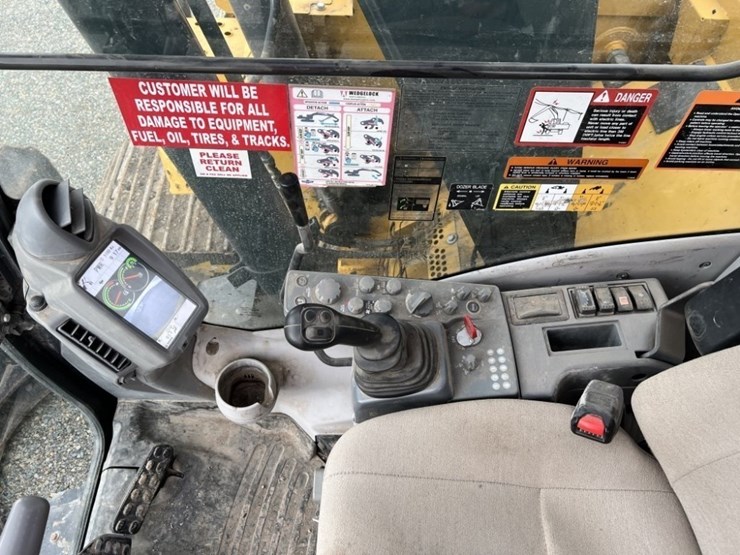 2021-deere-135g-image-43