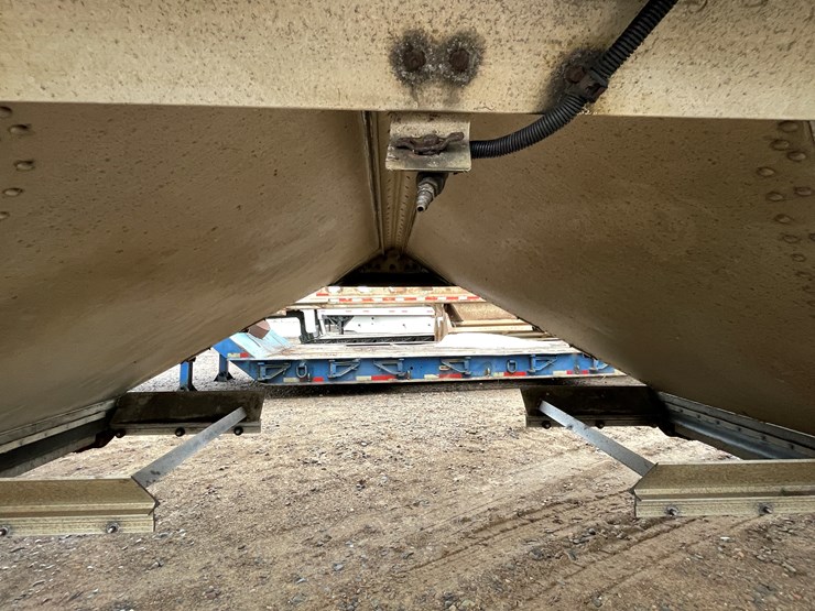 #1032-•-2011-timpte-inc.-grain-trailer-(has-mn-salvage-title)-image-19