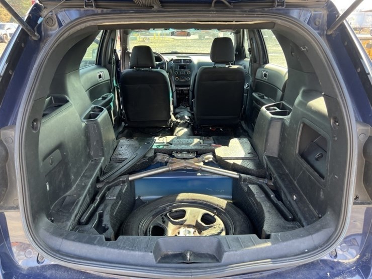 2016-ford-explorer-image-23