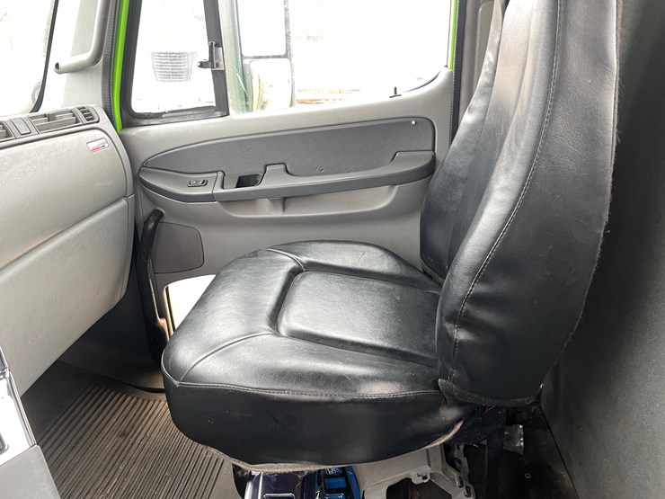 #1482-•-2009-freightliner-truck-tractor-(has-mn-title)-image-46