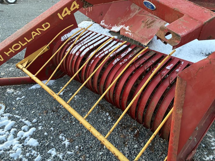 new-holland-144-image-9