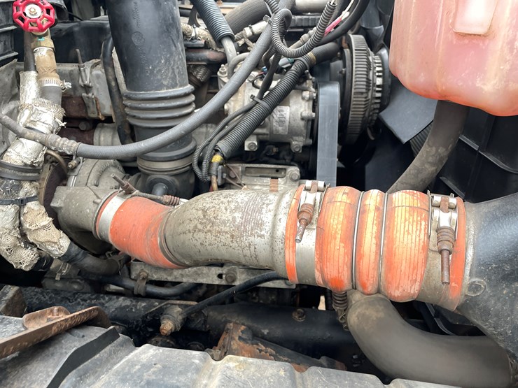 #1037-•-2009-international-navistar-fuel-truck-(has-mn-title)-image-12