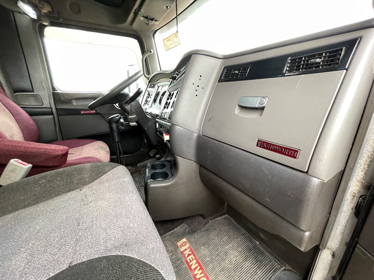 2012-kenworth-t660-image-55