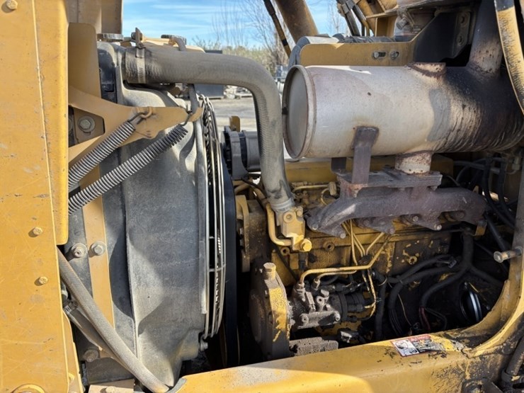 2004-deere-210le-image-16