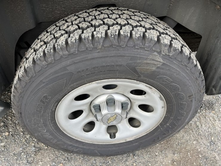 2012-chevrolet-tahoe-image-17