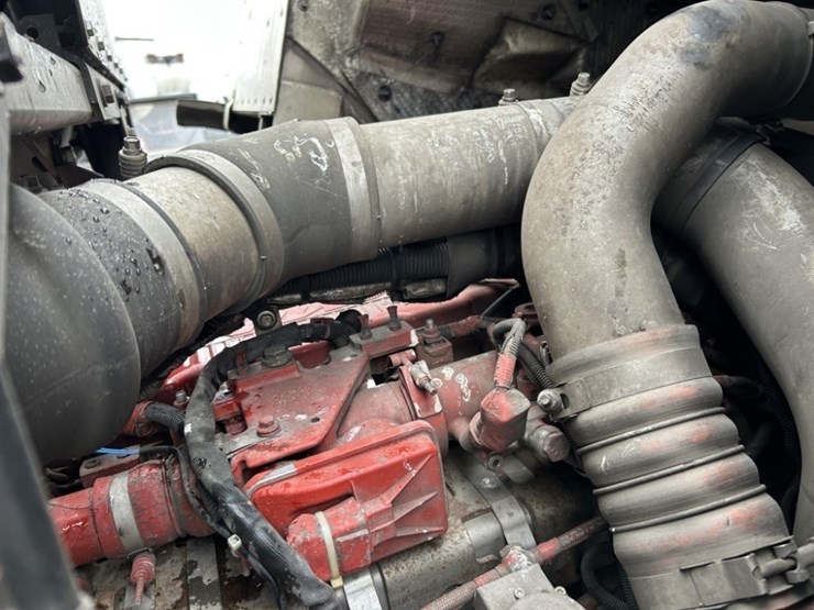 2014-peterbilt-320-image-49