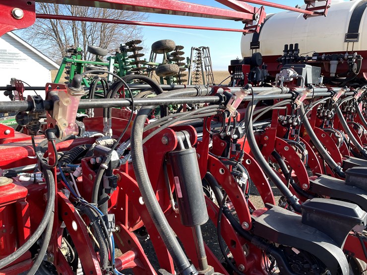 2020-case-ih-2150-image-21