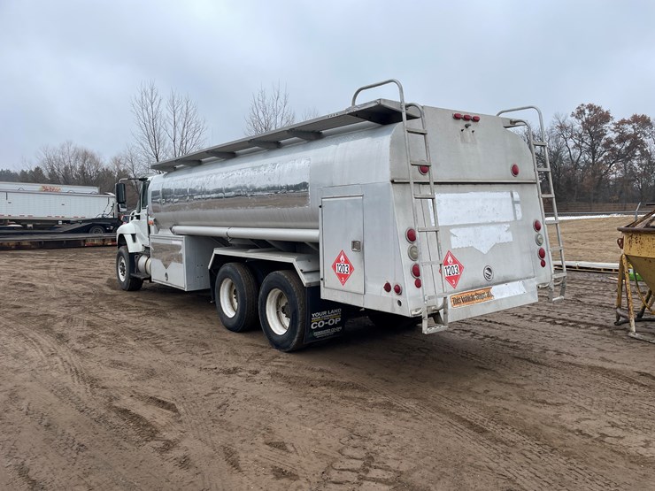 #1037-•-2009-international-navistar-fuel-truck-(has-mn-title)-image-3