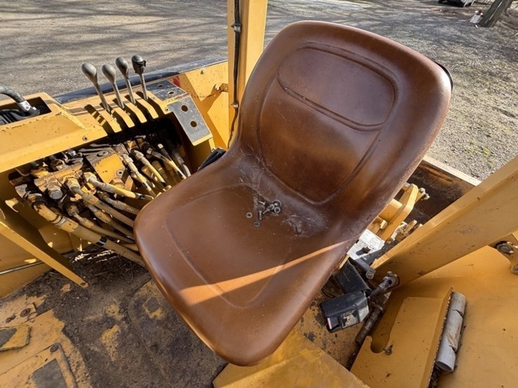 2004-deere-210le-image-24