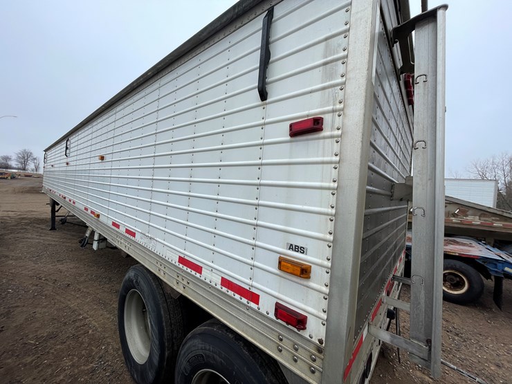 #1032-•-2011-timpte-inc.-grain-trailer-(has-mn-salvage-title)-image-3