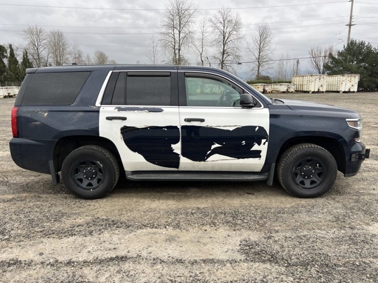 2015-chevrolet-tahoe-image-3