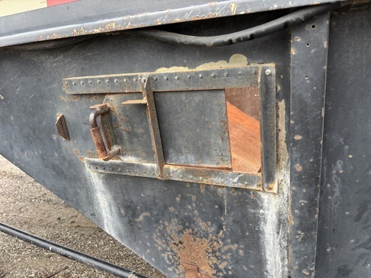 1976-titan-trailer-image-15