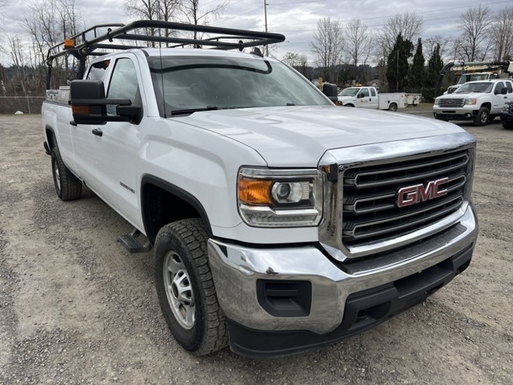 2018-gmc-sierra-2500-image-2