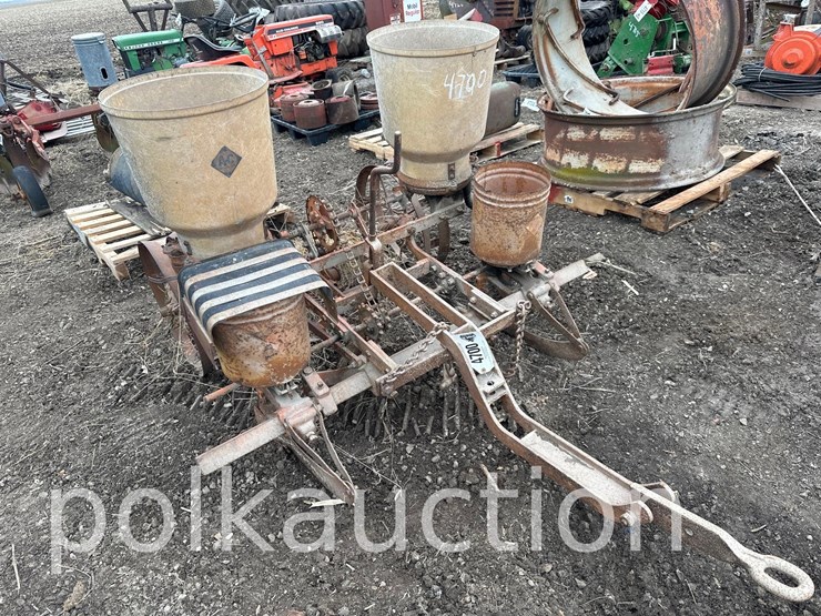 allis-chalmers-snap-coupler-2-row-planter-(wf)-image-1