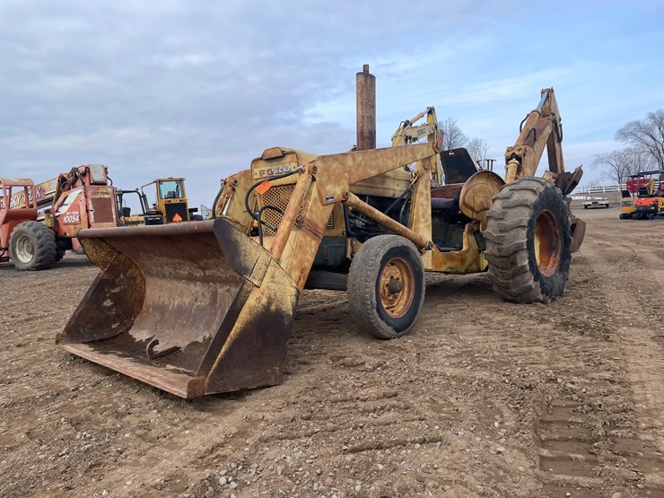 #1035-•-ford-backhoe-image-1