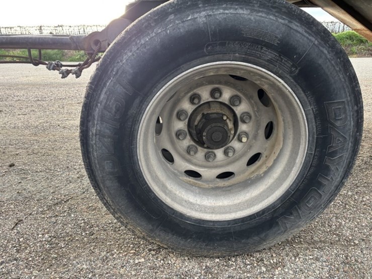 1976-titan-trailer-image-11