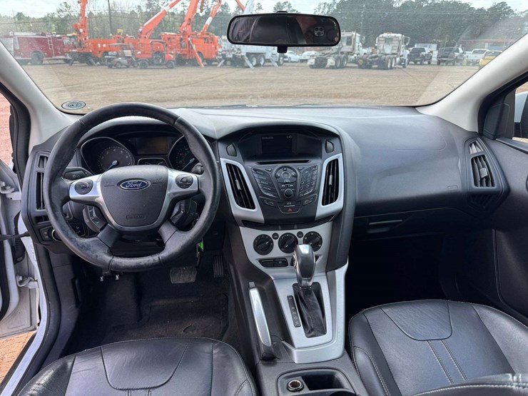 2013-ford-focus-se-4-door-sedan---108,467-miles-image-12