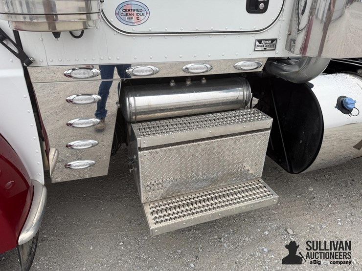 2024-peterbilt-389-image-13