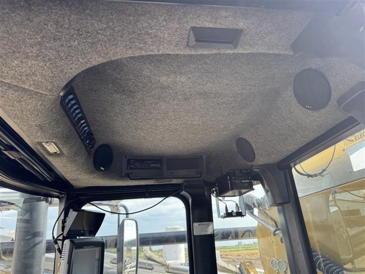 2005-john-deere-100-image-25