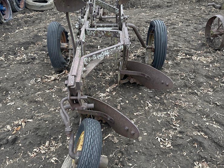 2-bottom-pull-type-plow---15"-image-3
