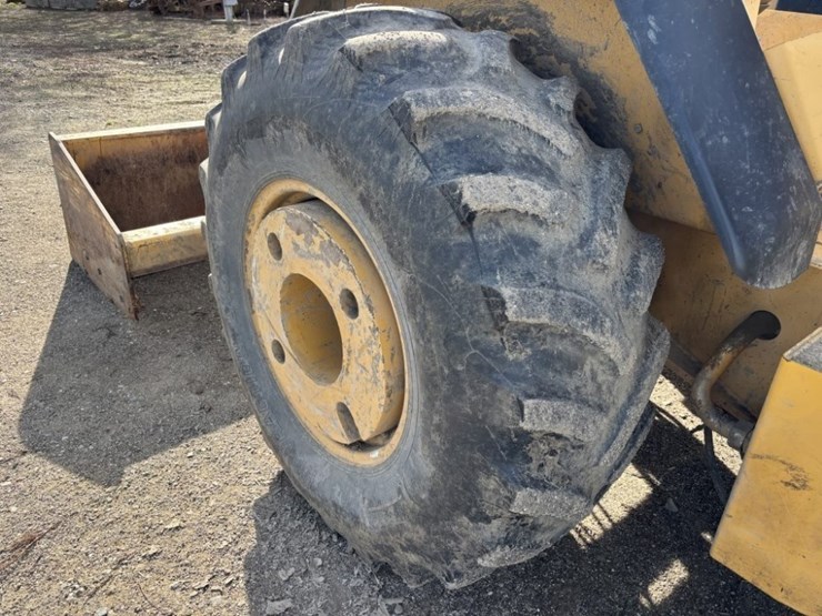 2004-deere-210le-image-11