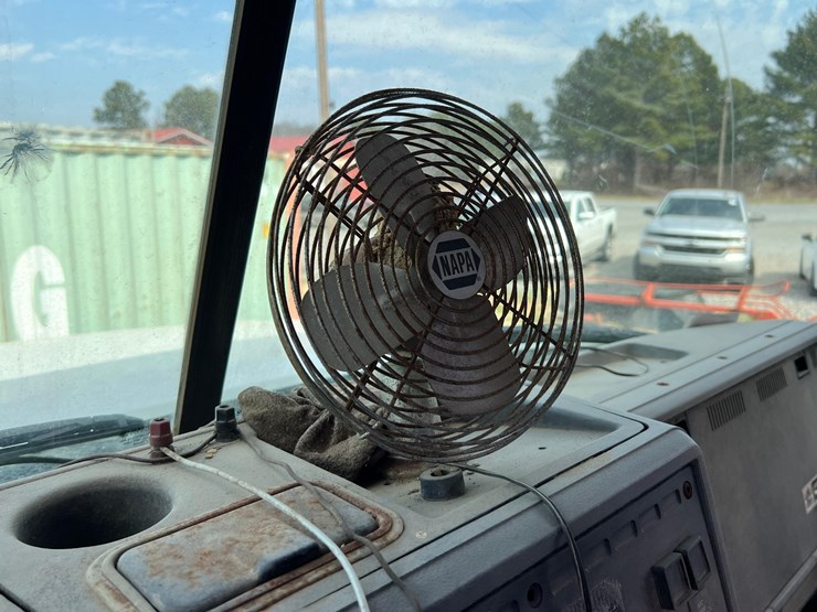 1999-mack-ch613-image-14