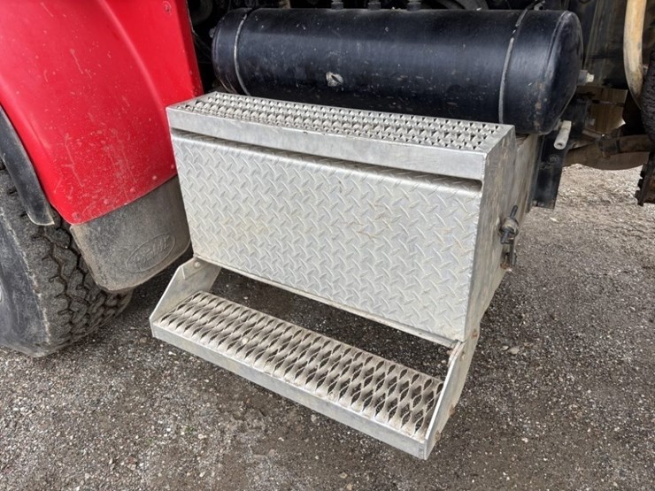 2001-peterbilt-357-image-18