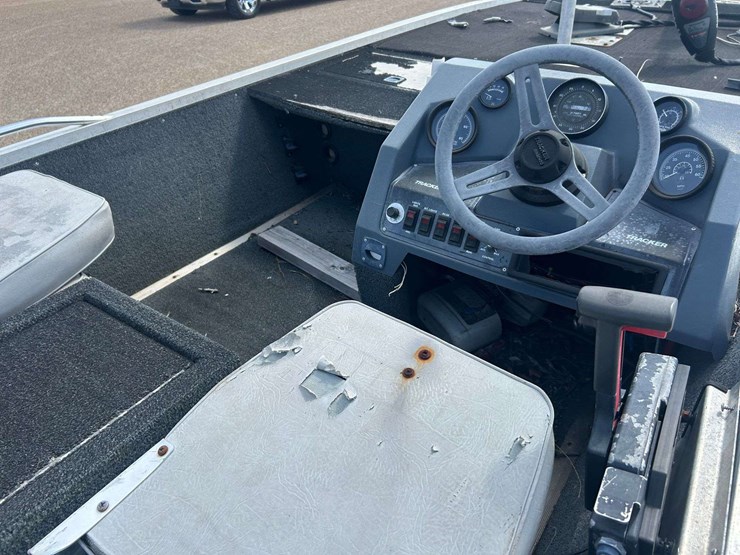 1988-bass-tracker-tx17-aluminum-bass-boat-image-21