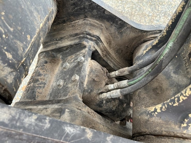 2021-deere-135g-image-16