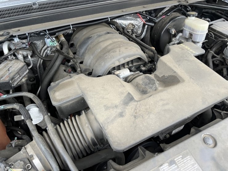 2015-chevrolet-tahoe-image-13