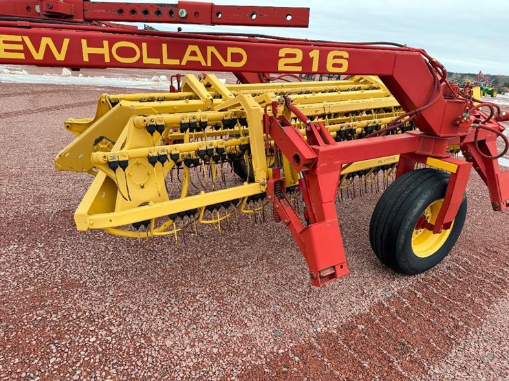 new-holland-216-image-8