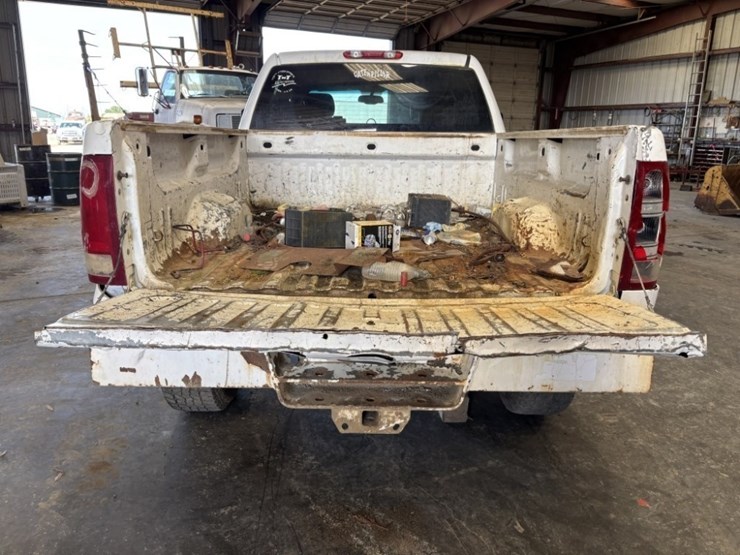 2010-gmc-sierra-2500-image-4