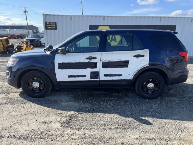 2016-ford-explorer-image-7